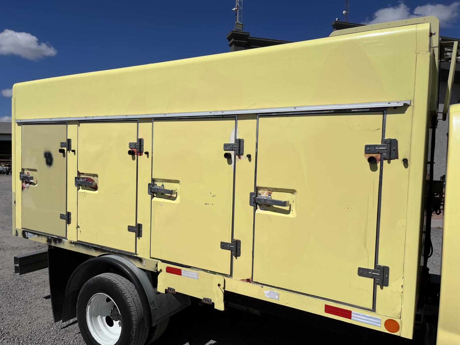 CAMIONETA CON CAJA REFRIJERADA COLDCAR